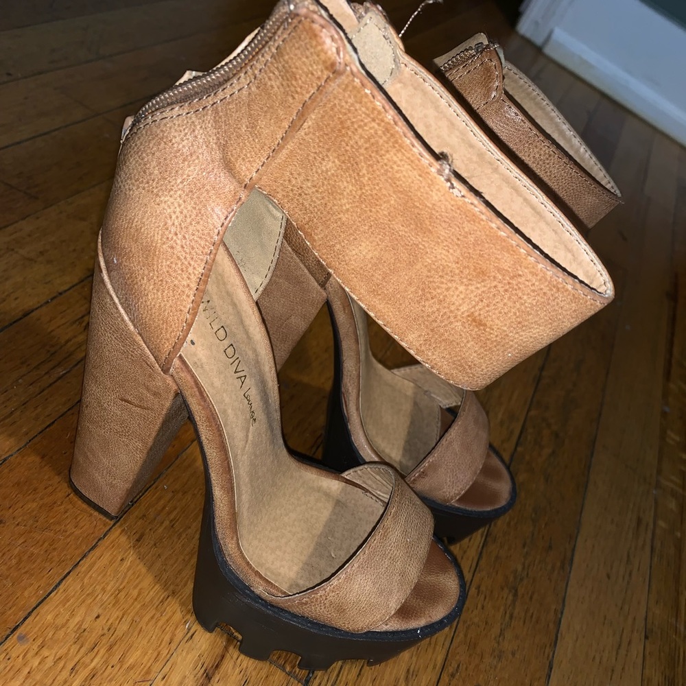 Brown heel platform